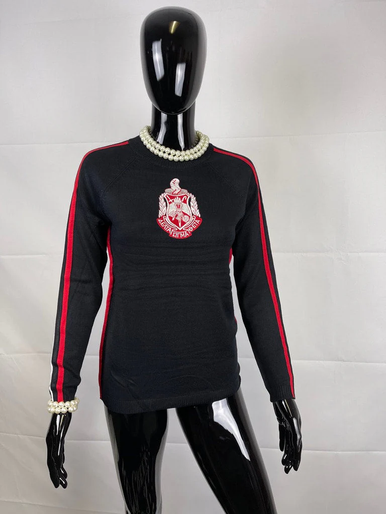 ΔΣΘ Black Center Crest Sweater - Image 3