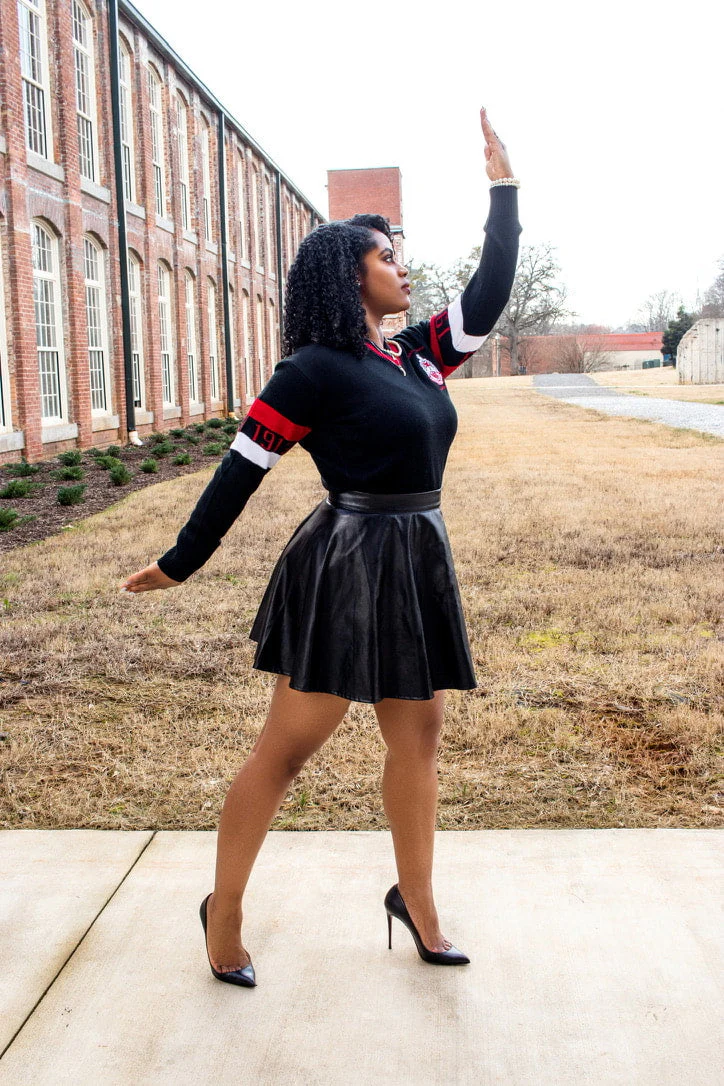 ΔΣΘ VNECK 1913 SWEATER BLACK