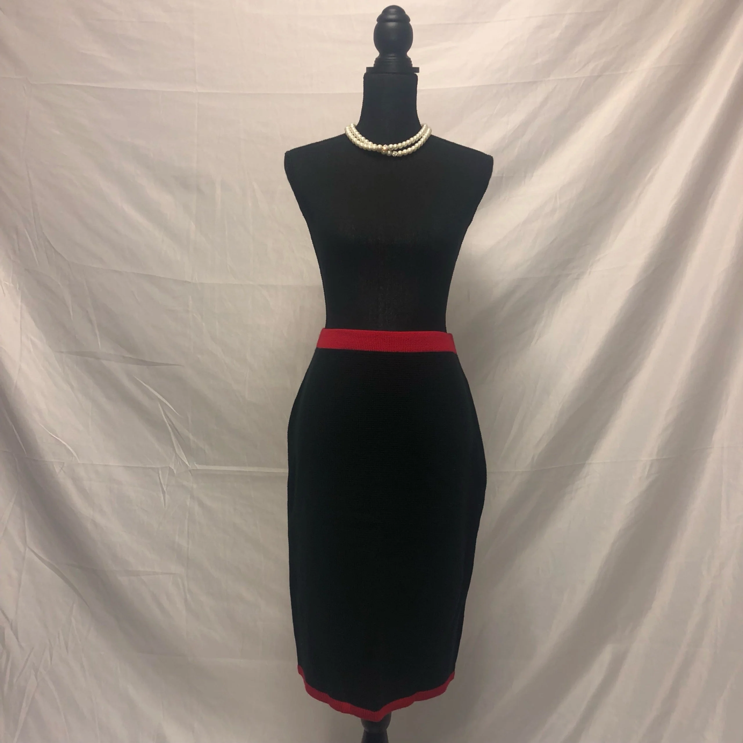 Black/Red Knit Skirt - Image 2