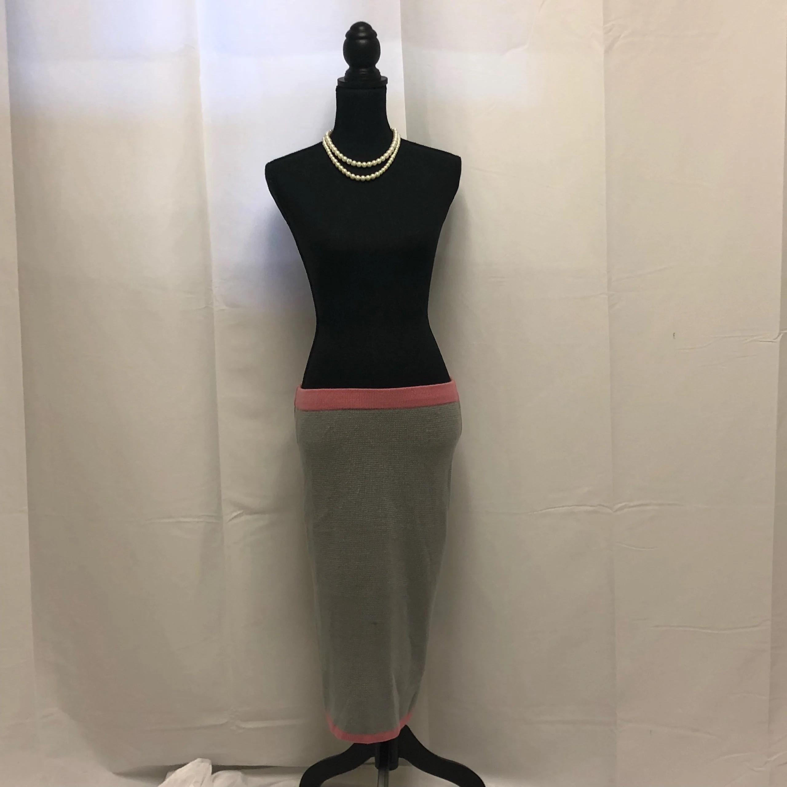Grey/Pink Knit Skirt - Image 2